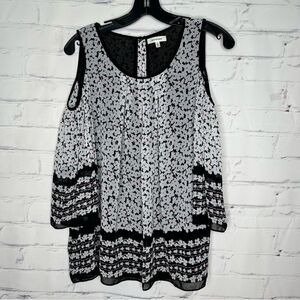 Max Studio small cold shoulder top‎